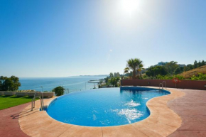 SUNNY HOUSE AT THE BEACH infinity pool shared